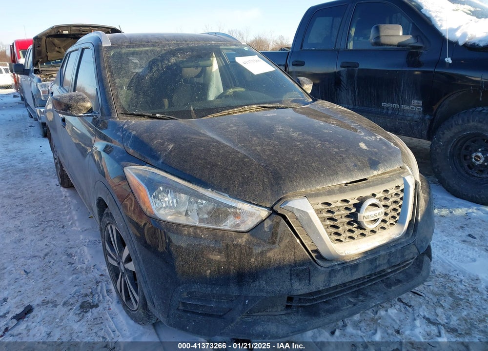 2018 NISSAN KICKS SV VIN: 3N1CP5CU2JL542647