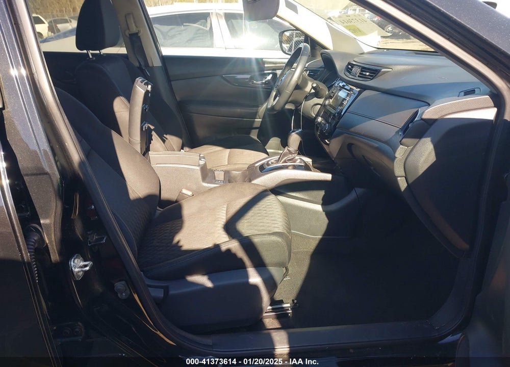 2017 NISSAN ROGUE VIN: KNMAT2MV8HP576175