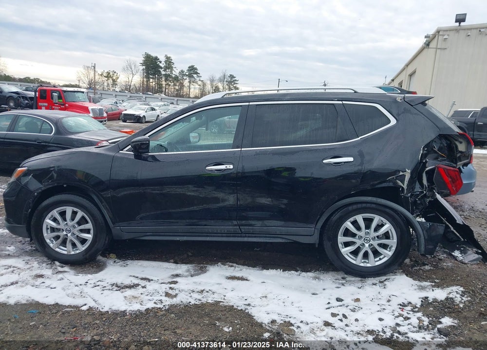 2017 NISSAN ROGUE VIN: KNMAT2MV8HP576175