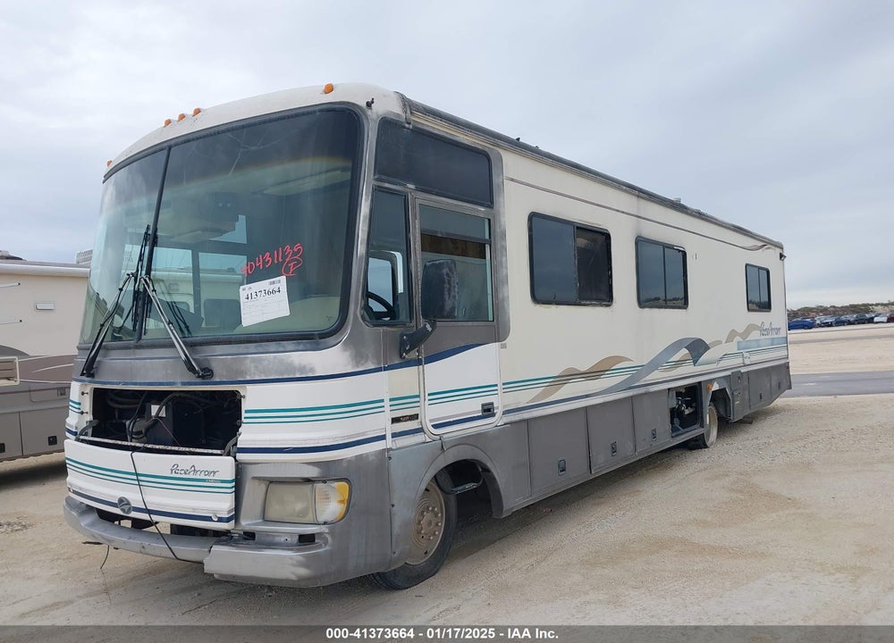 1996 CHEVROLET P30 VIN: 1GBLP37J3T3317688