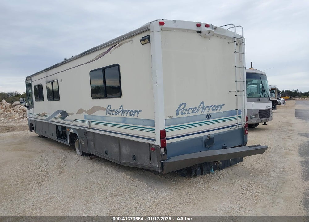 1996 CHEVROLET P30 VIN: 1GBLP37J3T3317688