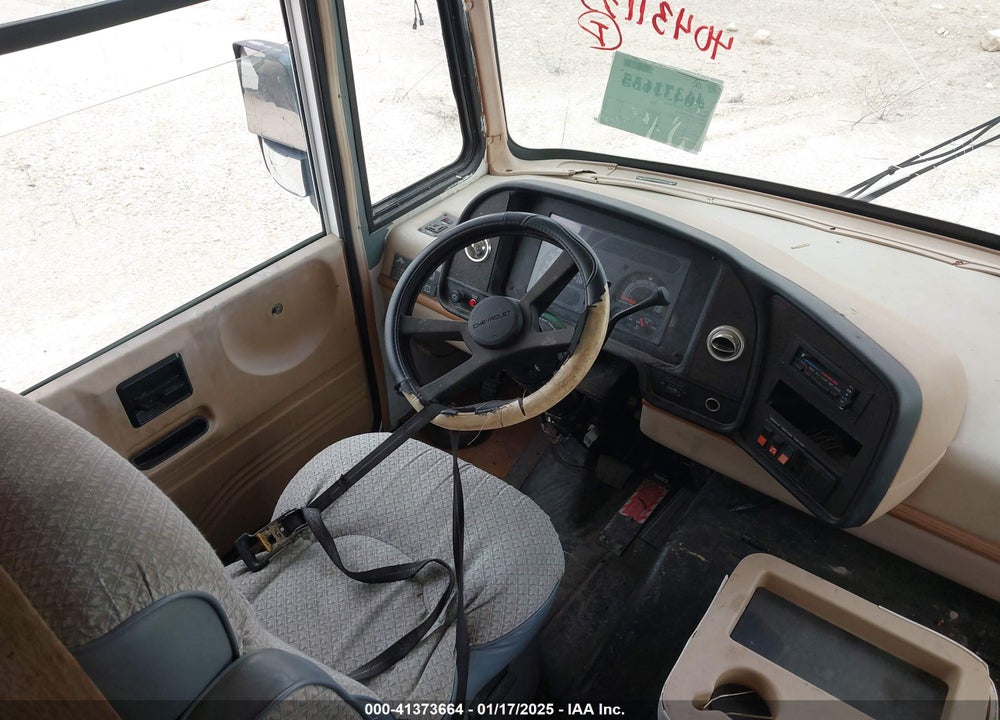 1996 CHEVROLET P30 VIN: 1GBLP37J3T3317688