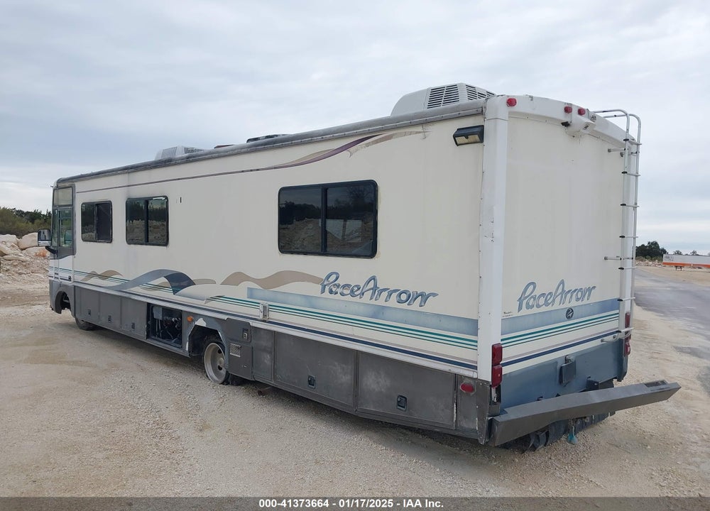 1996 CHEVROLET P30 VIN: 1GBLP37J3T3317688