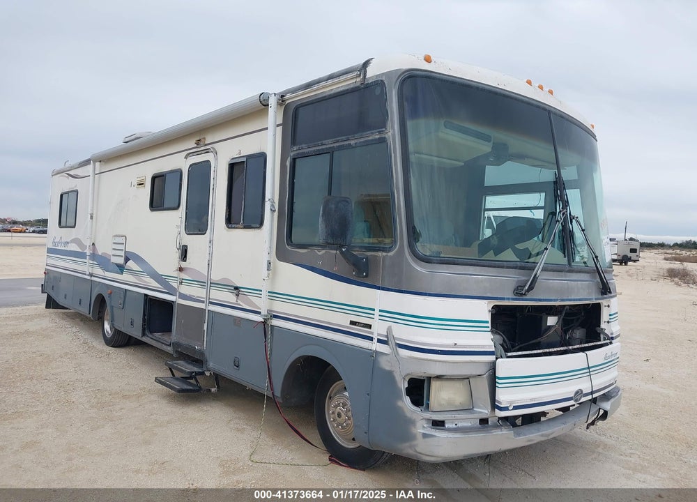 1996 CHEVROLET P30 VIN: 1GBLP37J3T3317688