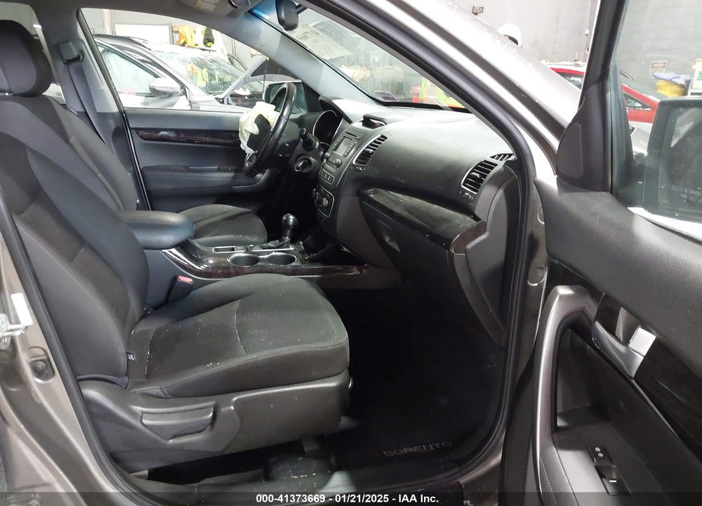 2014 KIA SORENTO LX VIN: 5XYKTDA68EG518126