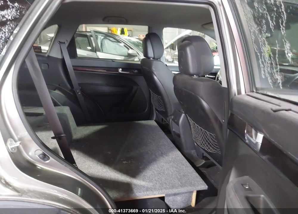 2014 KIA SORENTO LX VIN: 5XYKTDA68EG518126