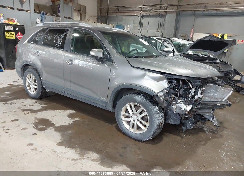 2014 KIA SORENTO LX VIN: 5XYKTDA68EG518126