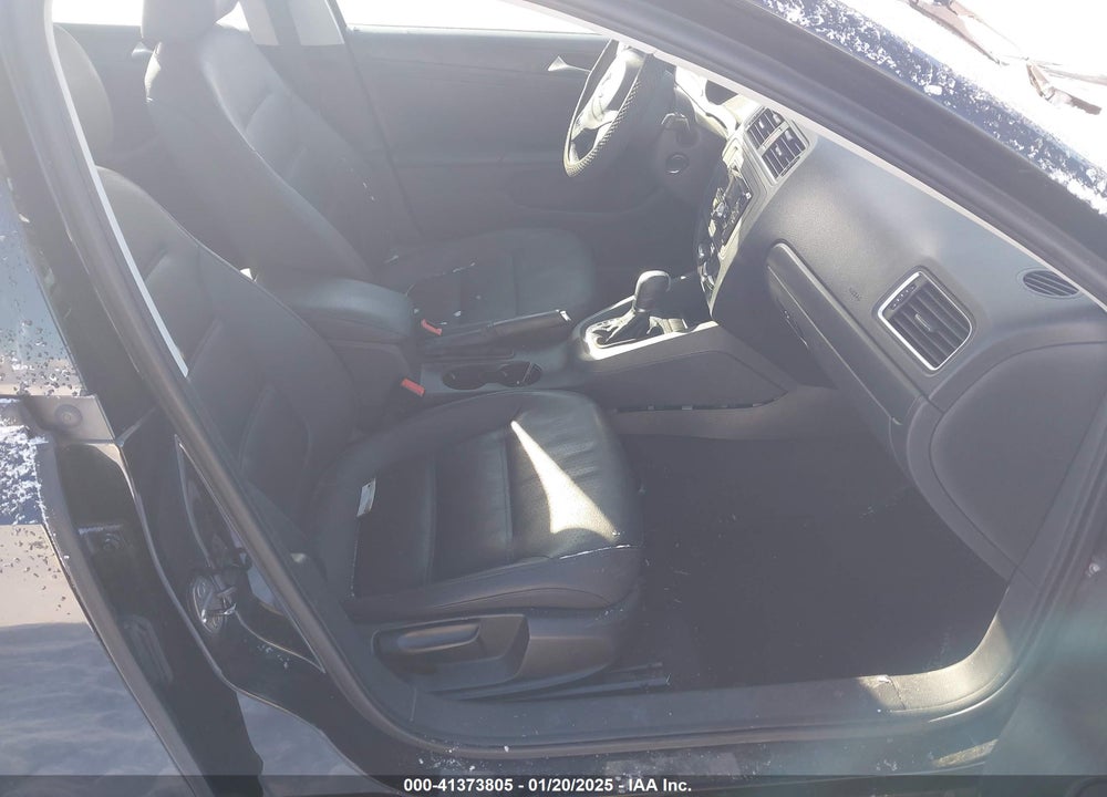 2011 VOLKSWAGEN JETTA VIN: 3VWDZ7AJ8BM302964