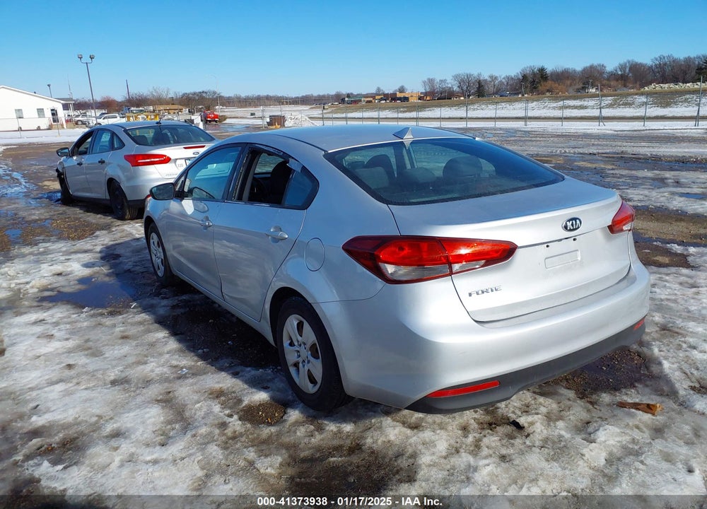 2017 KIA FORTE VIN: 3KPFL4A71HE158113