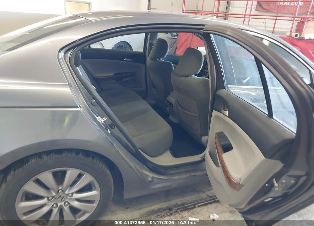 2011 HONDA ACCORD 2.4 EX VIN: 1HGCP2E75BA107490