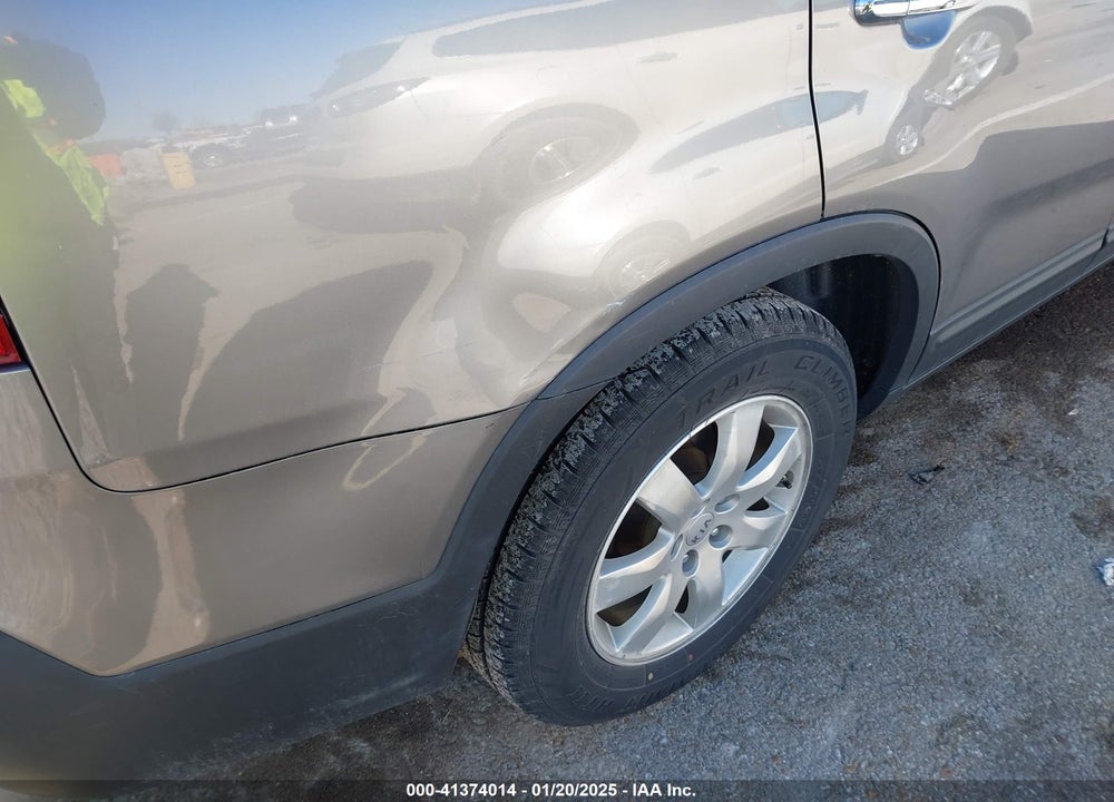 2013 KIA SORENTO LX VIN: 5XYKT4A63DG326482