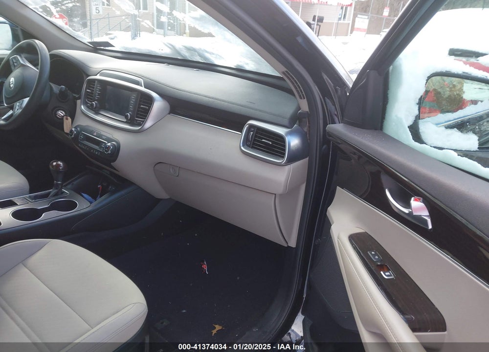 2019 KIA SORENTO 3.3L LX VIN: 5XYPGDA5XKG558947