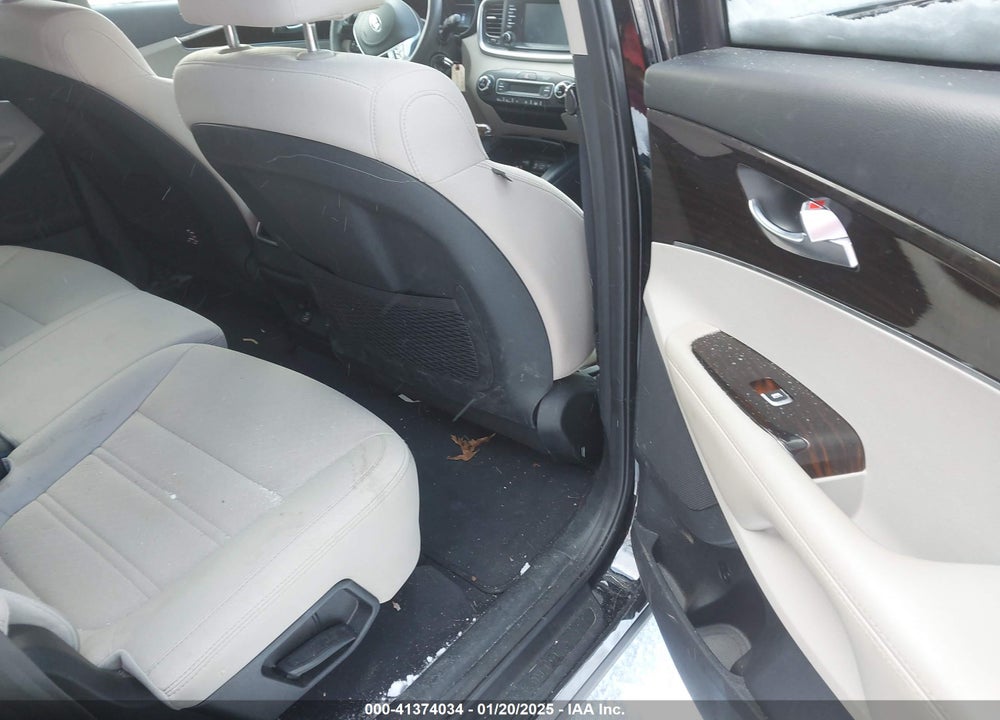 2019 KIA SORENTO 3.3L LX VIN: 5XYPGDA5XKG558947