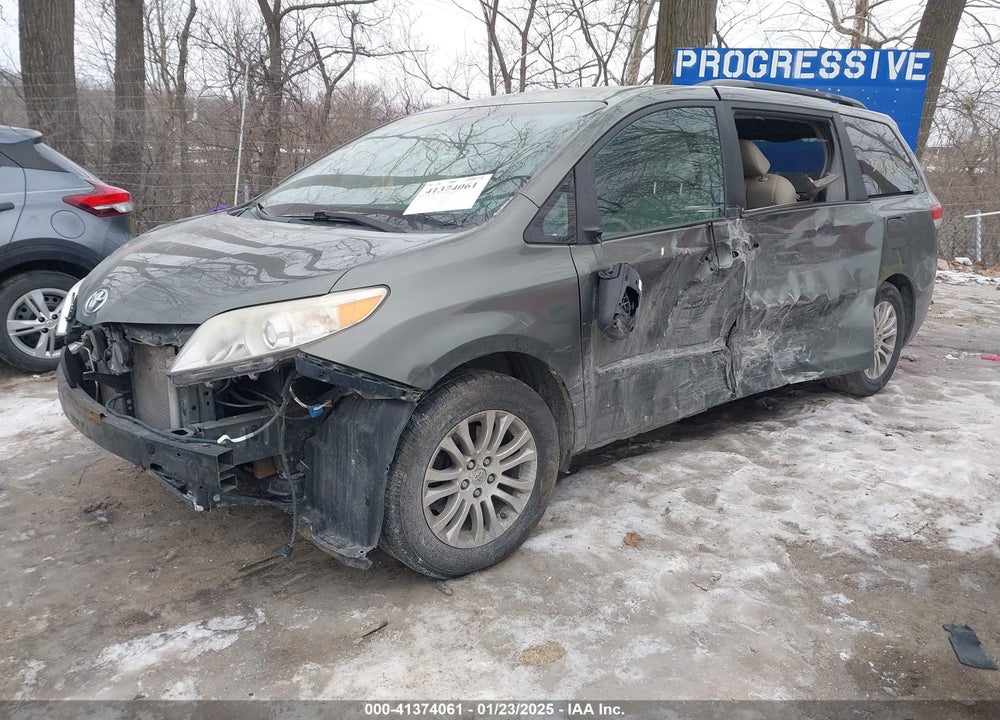2012 TOYOTA SIENNA XLE V6 8 PASSENGER VIN: 5TDYK3DCXCS206978
