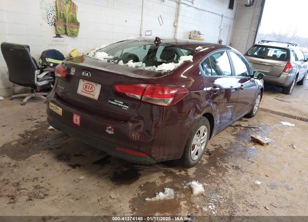 2017 KIA FORTE VIN: 3KPFK4A75HE037054