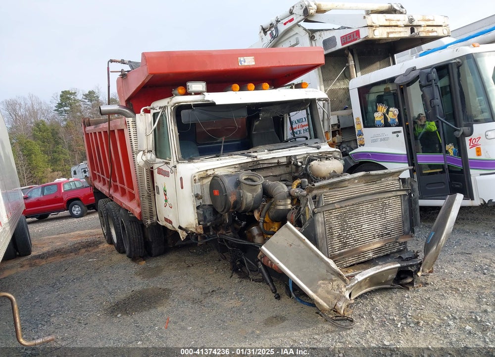 1995 WHITE/GMC WG VIN: 4V2JCBBE7SR842832