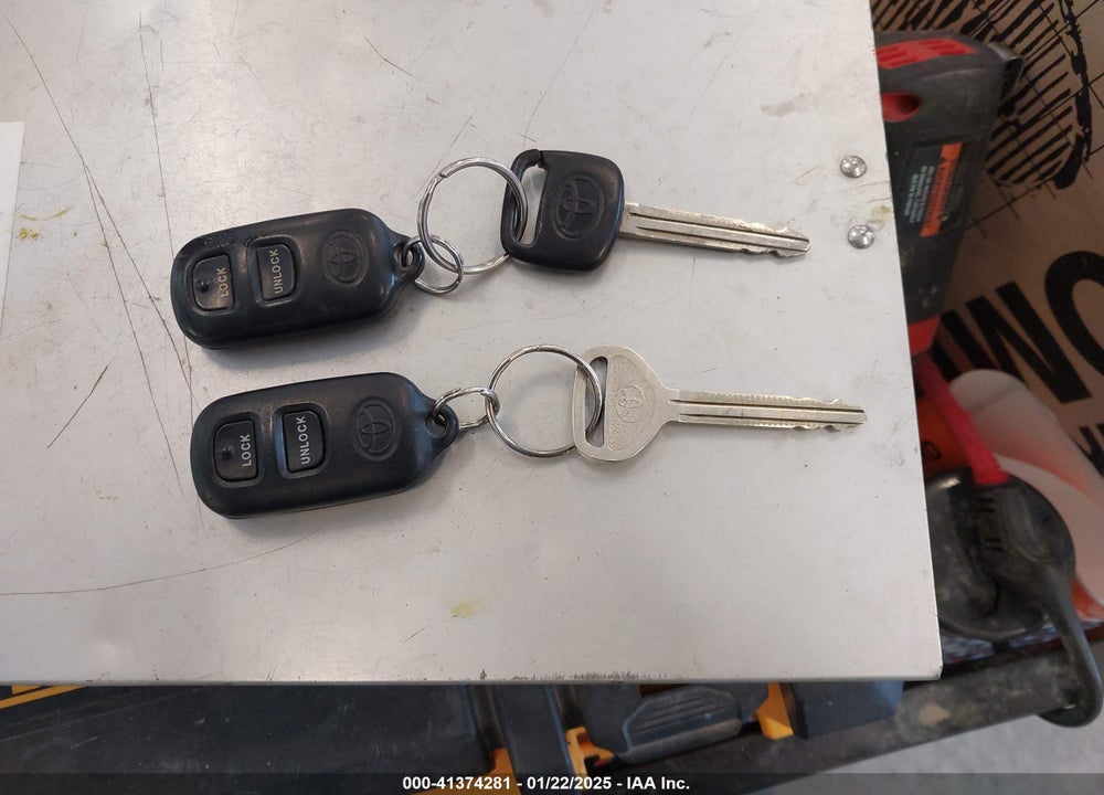 2000 TOYOTA CAMRY LE V6 VIN: 4T1BF28K5YU943011
