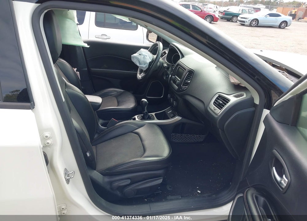2018 JEEP COMPASS LATITUDE FWD VIN: 3C4NJCBB5JT240748
