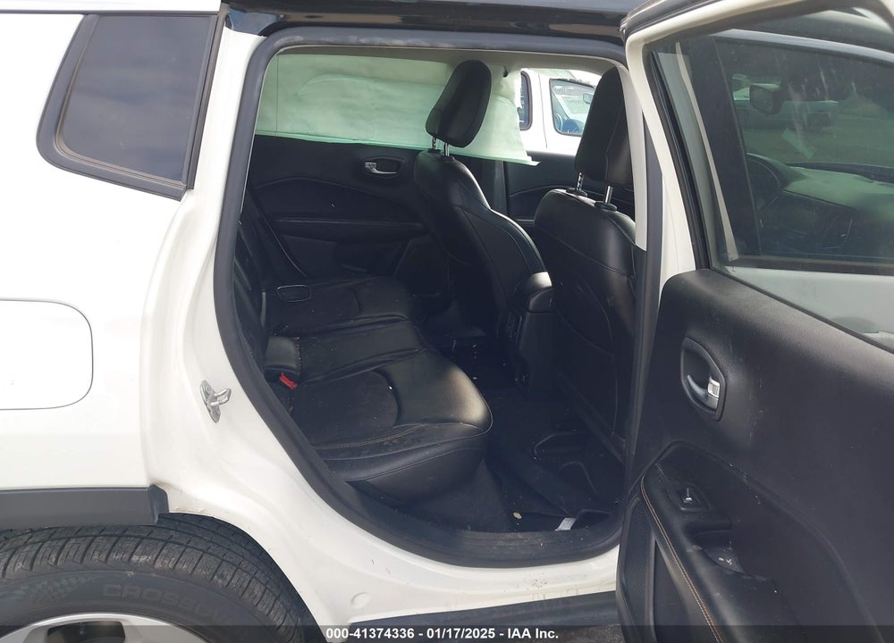 2018 JEEP COMPASS LATITUDE FWD VIN: 3C4NJCBB5JT240748