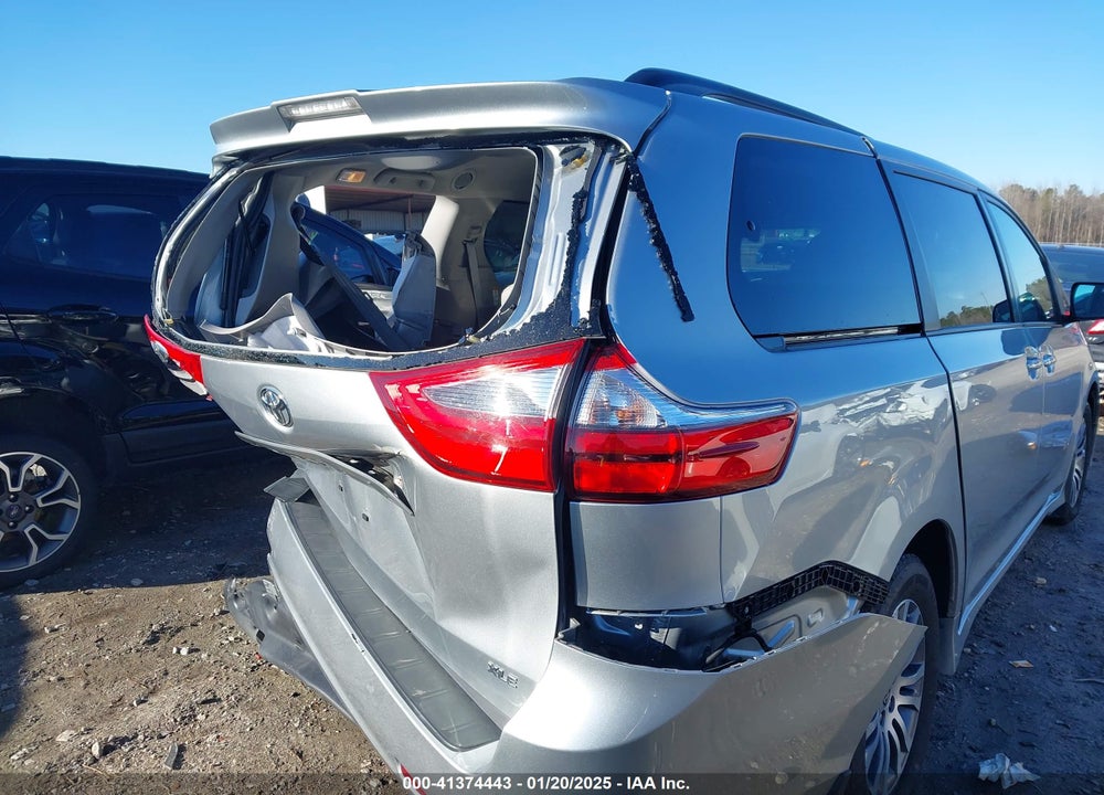 2020 TOYOTA SIENNA XLE VIN: 5TDYZ3DCXLS075112