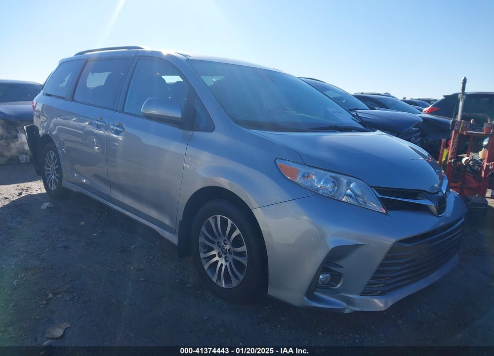 2020 TOYOTA SIENNA XLE VIN: 5TDYZ3DCXLS075112