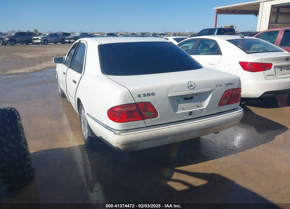 1999 MERCEDES-BENZ E 300 DIESEL VIN: WDBJF25H5XA929133