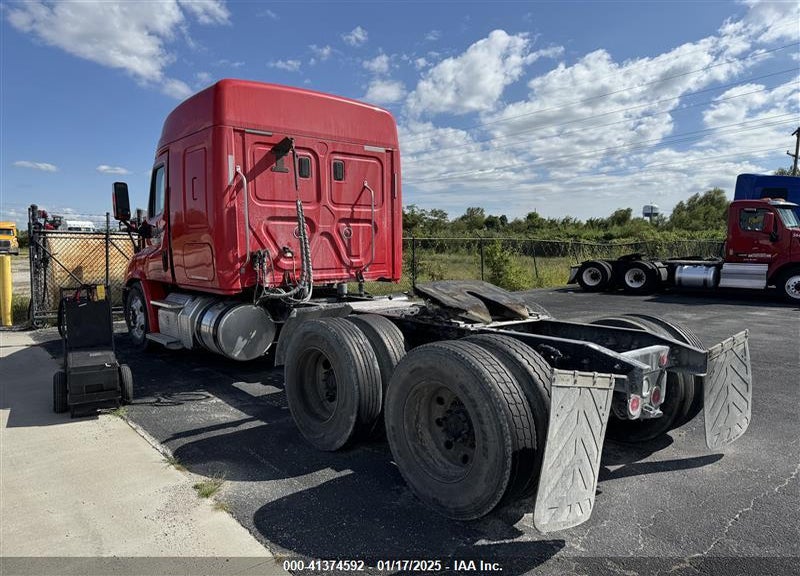 2015 FREIGHTLINER CASCADIA 113 VIN: 3AKJGHDV2FSGA3572