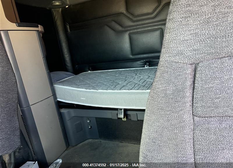 2015 FREIGHTLINER CASCADIA 113 VIN: 3AKJGHDV2FSGA3572