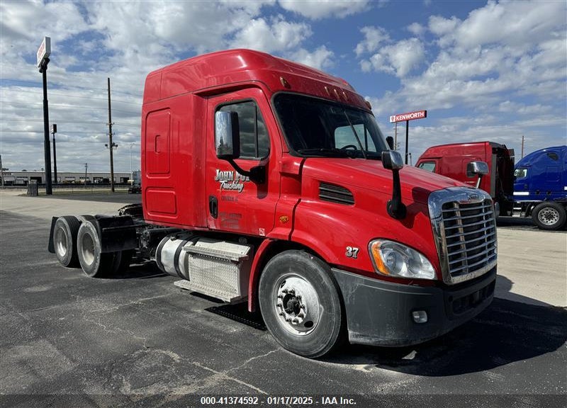 2015 FREIGHTLINER CASCADIA 113 VIN: 3AKJGHDV2FSGA3572