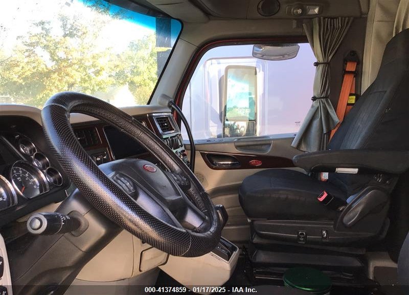 2018 PETERBILT 579 VIN: 1XPBDP9XXJD457736