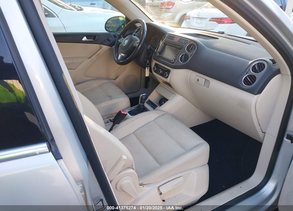 2011 VOLKSWAGEN TIGUAN SE VIN: WVGAV7AX5BW502587