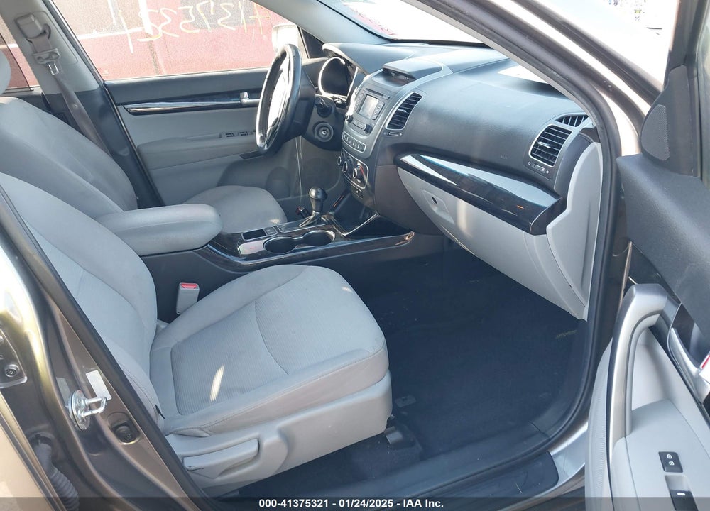 2014 KIA SORENTO LX VIN: 5XYKT4A68EG540322