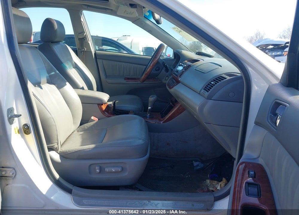 2005 TOYOTA CAMRY XLE V6 VIN: 4T1BF30K15U089356
