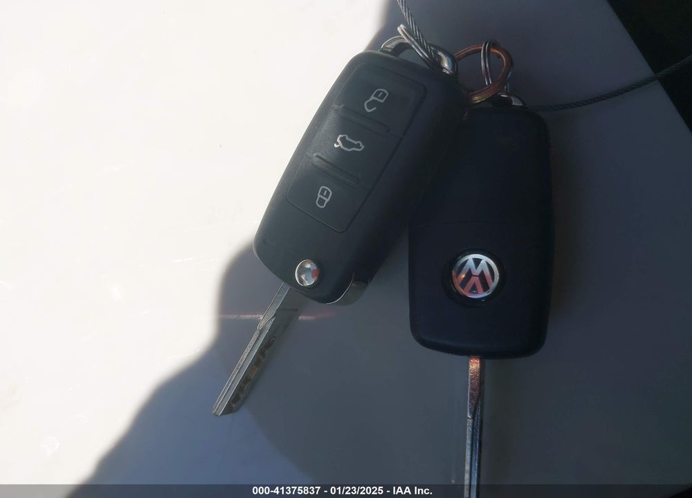 2015 VOLKSWAGEN JETTA VIN: 3VW2K7AJ1FM348105
