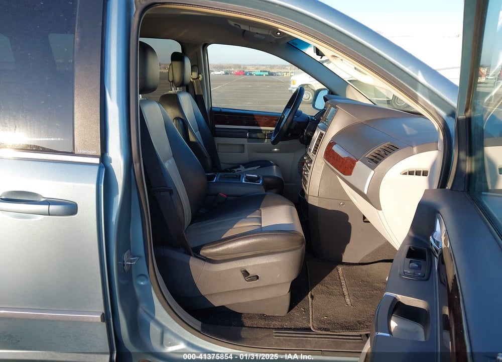 2010 CHRYSLER TOWN & COUNTRY VIN: 2A4RR8DX1AR481204