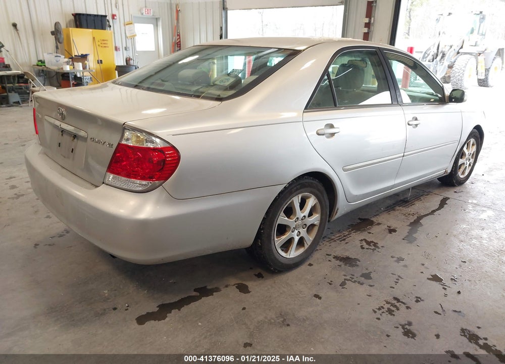 2005 TOYOTA CAMRY XLE VIN: 4T1BE30KX5U527911