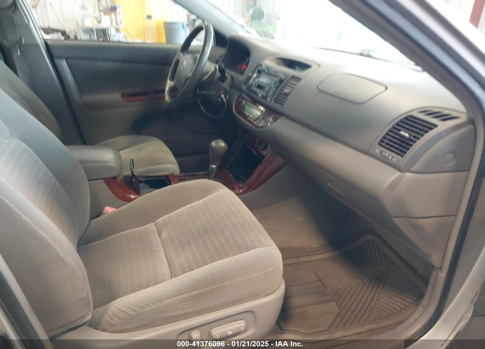 2005 TOYOTA CAMRY XLE VIN: 4T1BE30KX5U527911