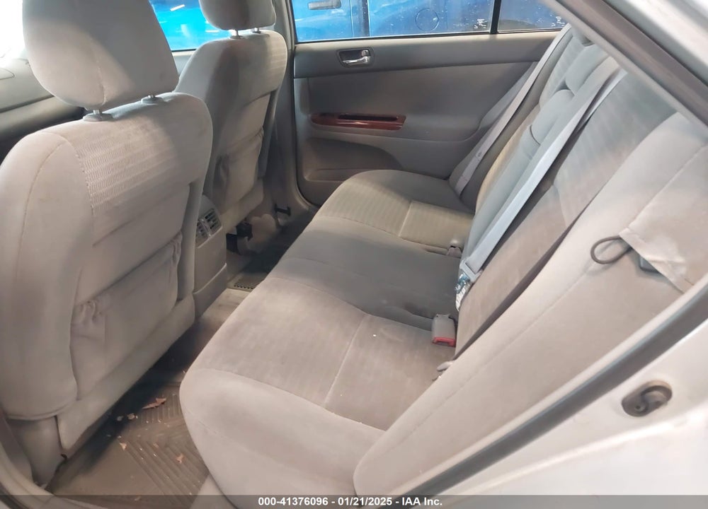 2005 TOYOTA CAMRY XLE VIN: 4T1BE30KX5U527911