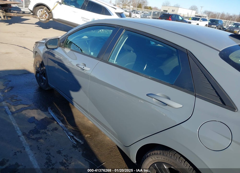 2021 HYUNDAI ELANTRA VIN: KMHLS4AG2MU095195