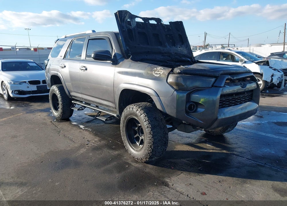 2018 TOYOTA 4RUNNER SR5 VIN: JTEZU5JRXJ5183574