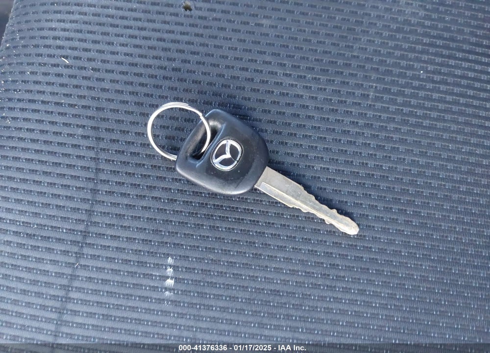 2011 MAZDA 3 I SPORT VIN: JM1BL1UF2B1448029