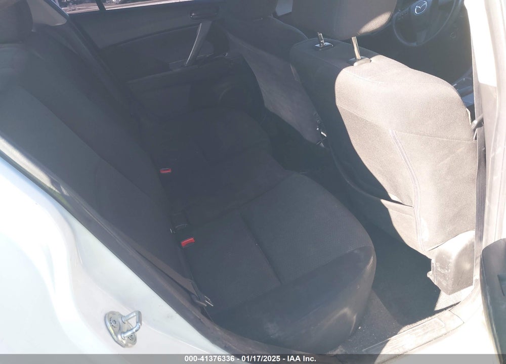 2011 MAZDA 3 I SPORT VIN: JM1BL1UF2B1448029