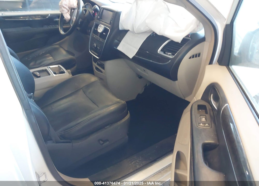 2012 CHRYSLER TOWN & COUNTRY VIN: 2C4RC1CG3CR137912