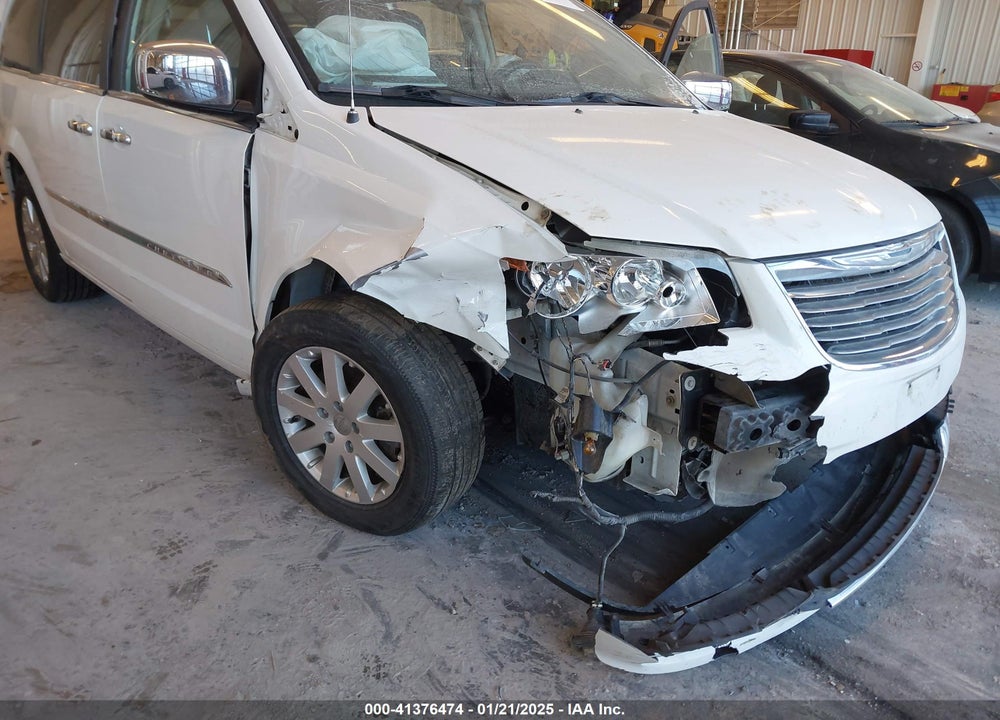 2012 CHRYSLER TOWN & COUNTRY VIN: 2C4RC1CG3CR137912