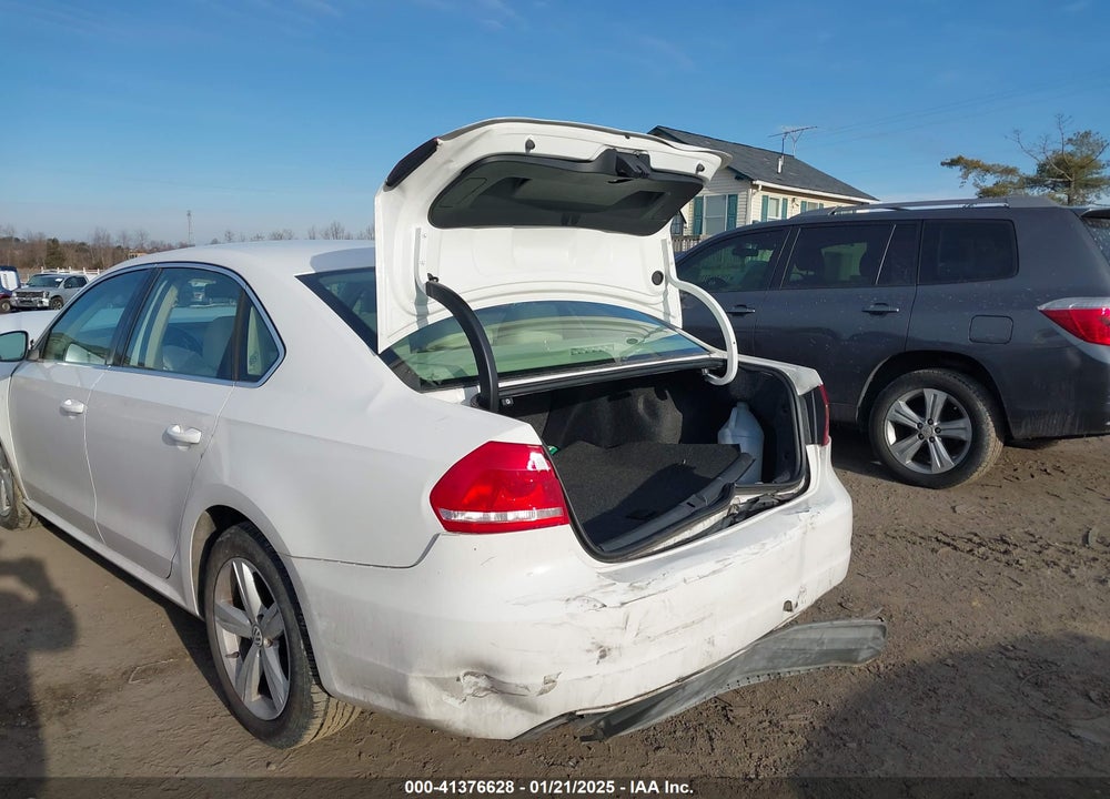 2012 VOLKSWAGEN PASSAT 2.5L SE VIN: 1VWBP7A37CC009431