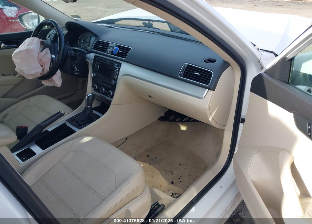 2012 VOLKSWAGEN PASSAT 2.5L SE VIN: 1VWBP7A37CC009431