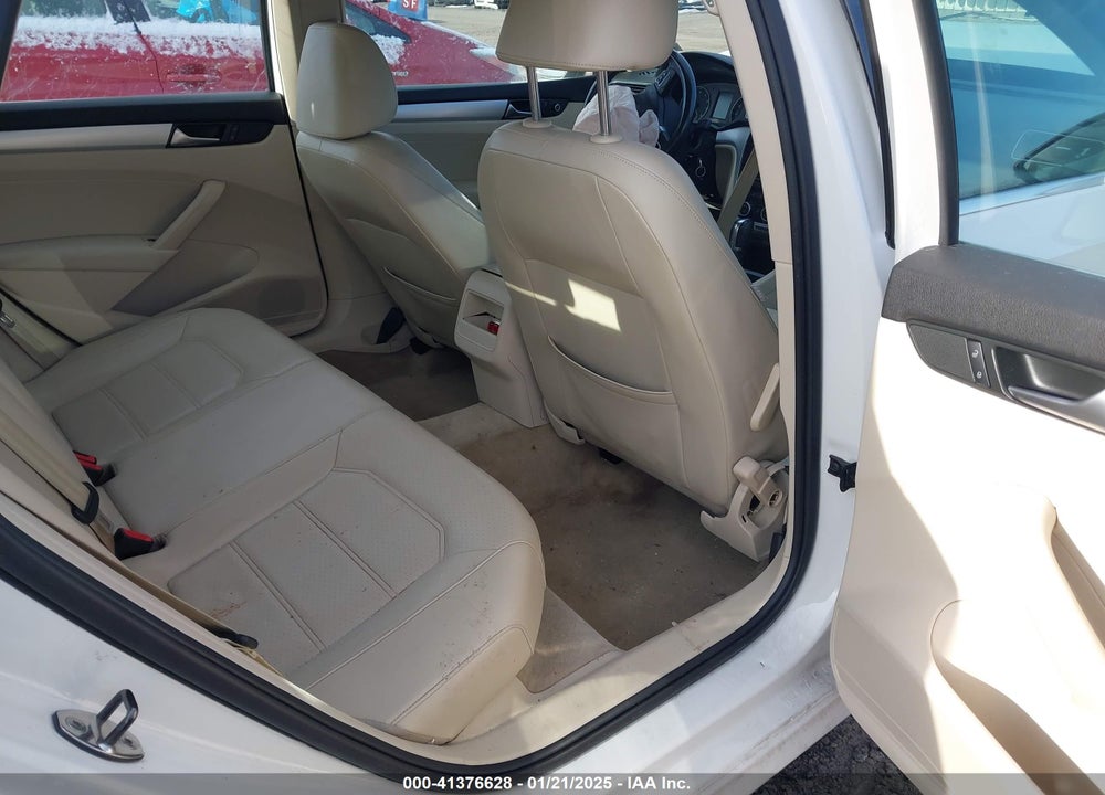 2012 VOLKSWAGEN PASSAT 2.5L SE VIN: 1VWBP7A37CC009431