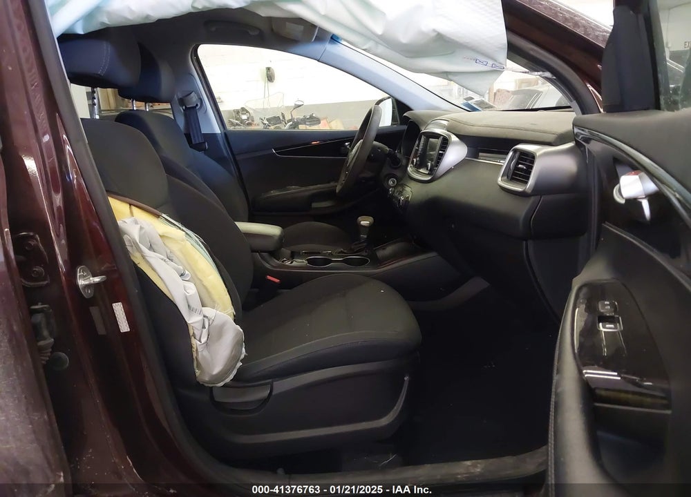 2019 KIA SORENTO 2.4L LX VIN: 5XYPGDA37KG569760