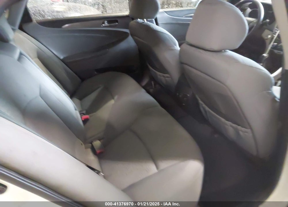 2011 HYUNDAI SONATA VIN: KMHEC4A41BA008283