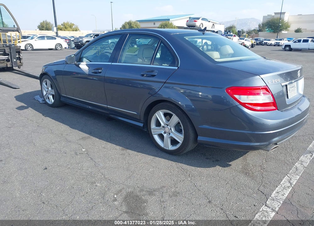 2011 MERCEDES-BENZ C 300 LUXURY/SPORT VIN: WDDGF5EB8BR173564